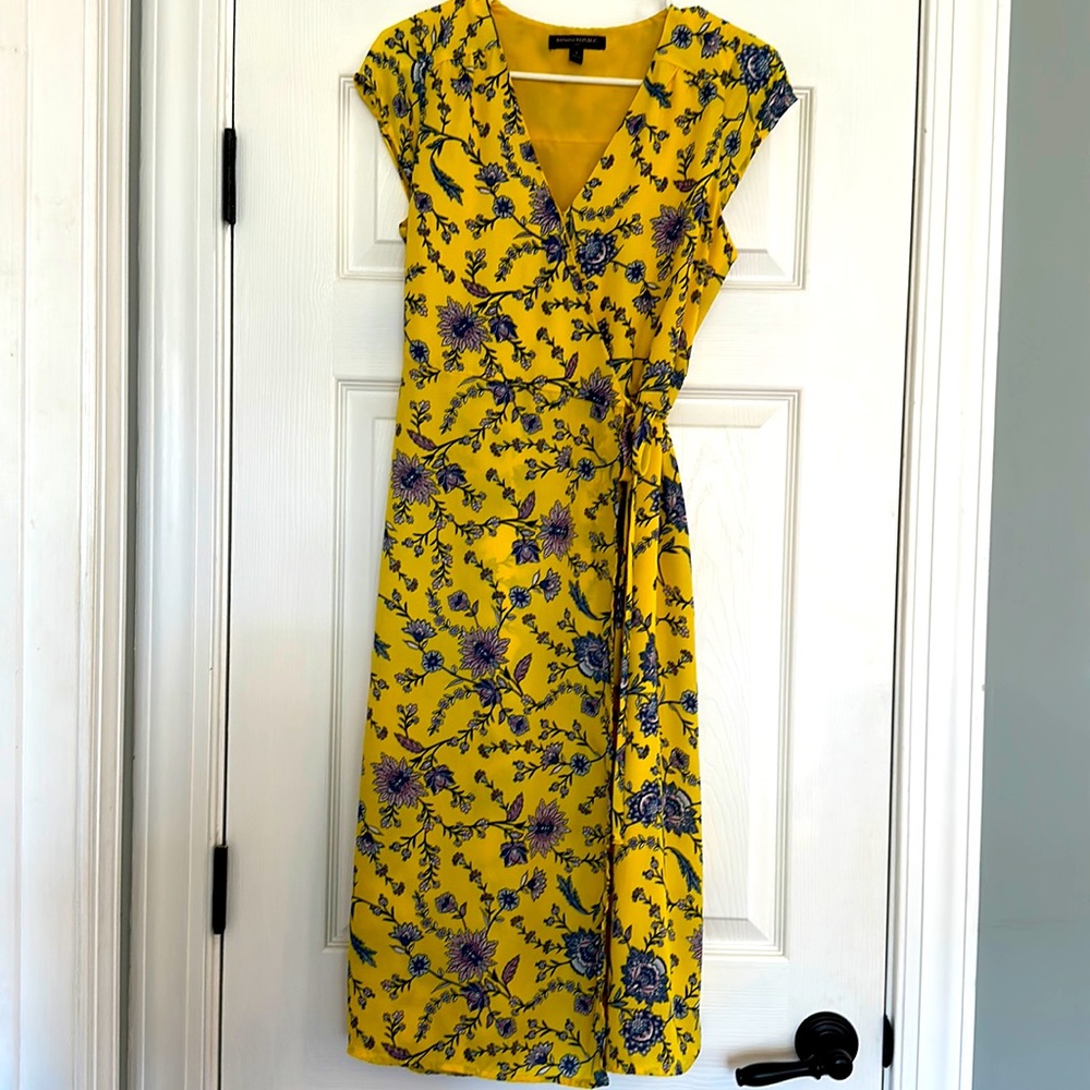 Banana Republic wrap dress size 4